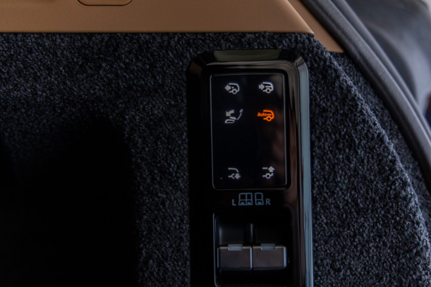 レンジローバー オートバイオグラフィ3.0L D300 SWB 4WD