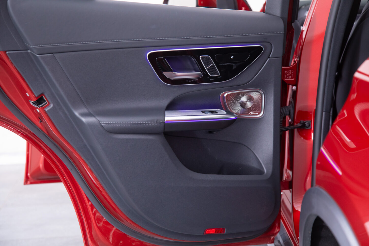 メルセデス・ベンツ GLC220 d 4マチック (ISG搭載モデル) AMGラインパッケージ ディーゼルターボ 4WD