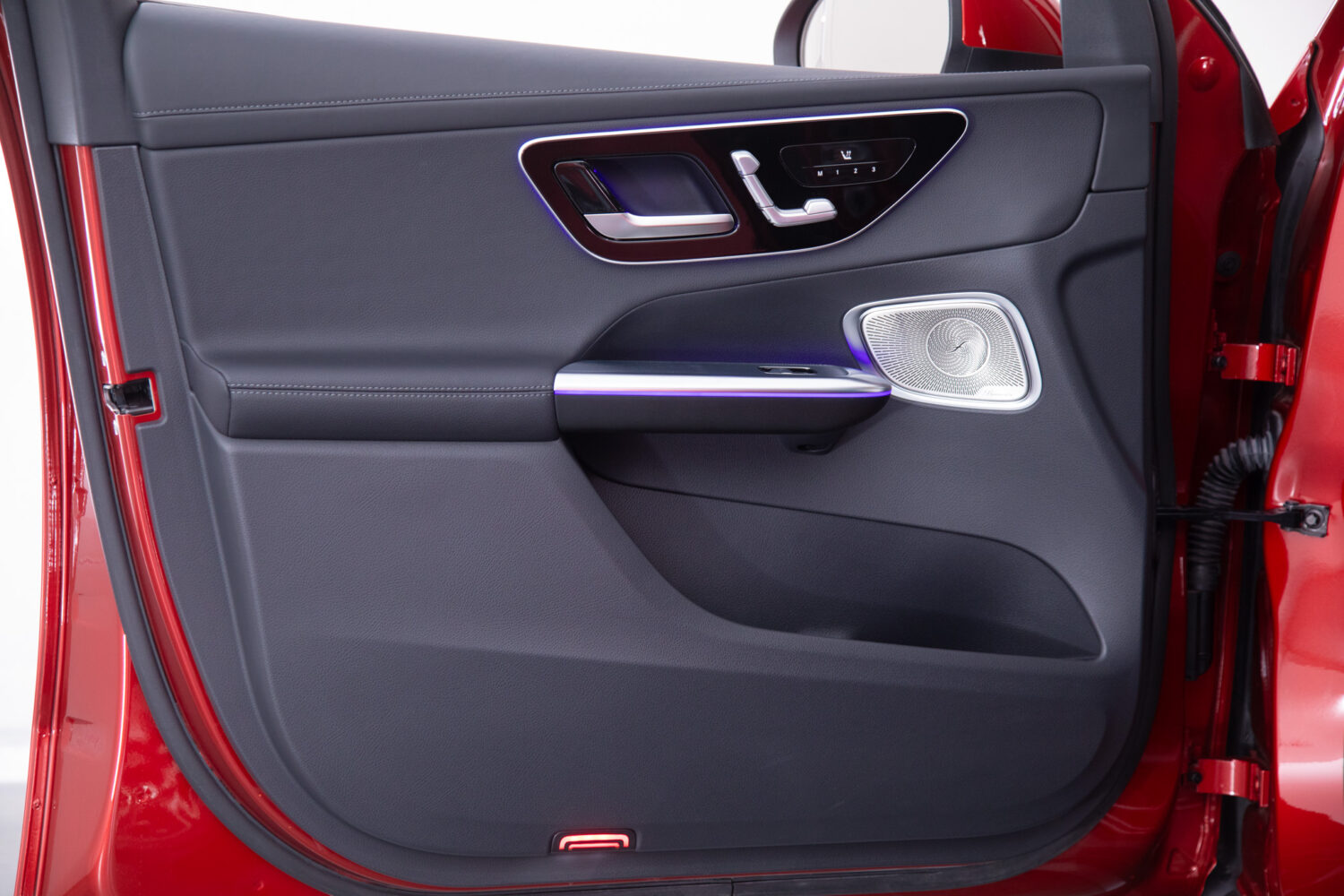 メルセデス・ベンツ GLC220 d 4マチック (ISG搭載モデル) AMGラインパッケージ ディーゼルターボ 4WD