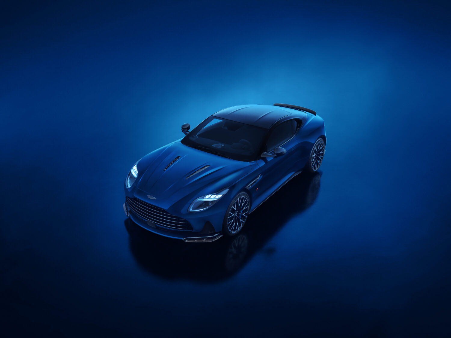 アストン・マーティンDB12 S　伝説的なDBの血統に連なるニューモデル「S」