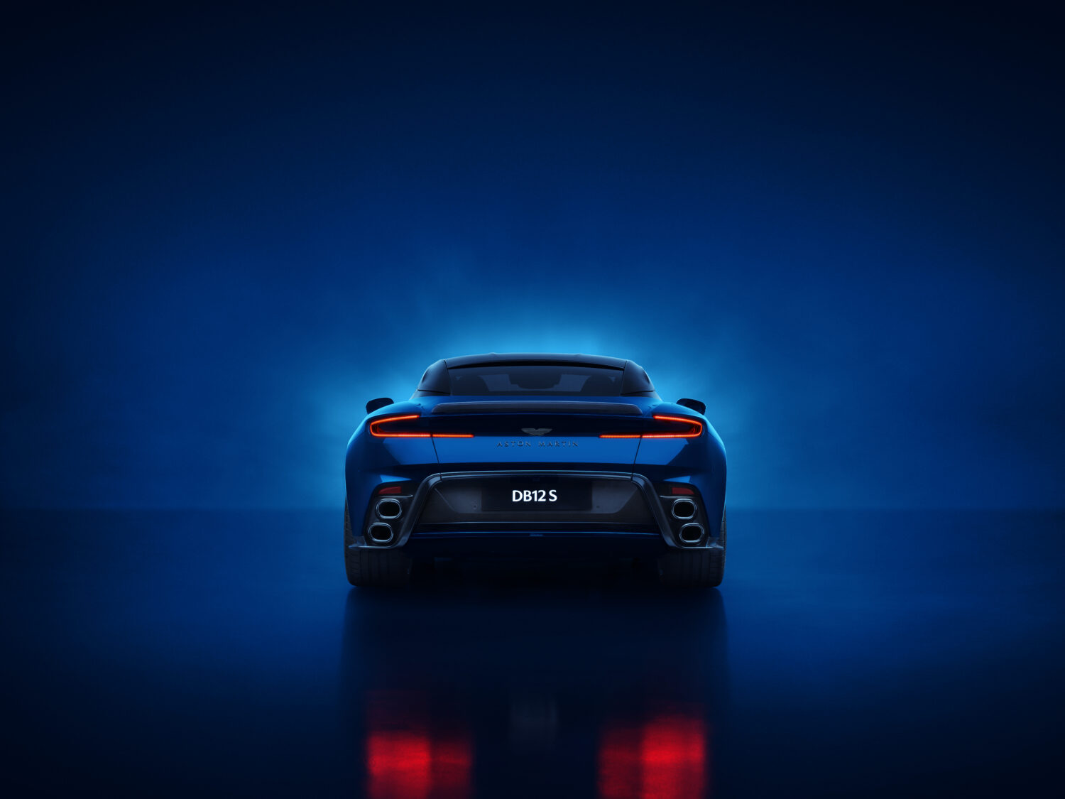 アストン・マーティンDB12 S　伝説的なDBの血統に連なるニューモデル「S」