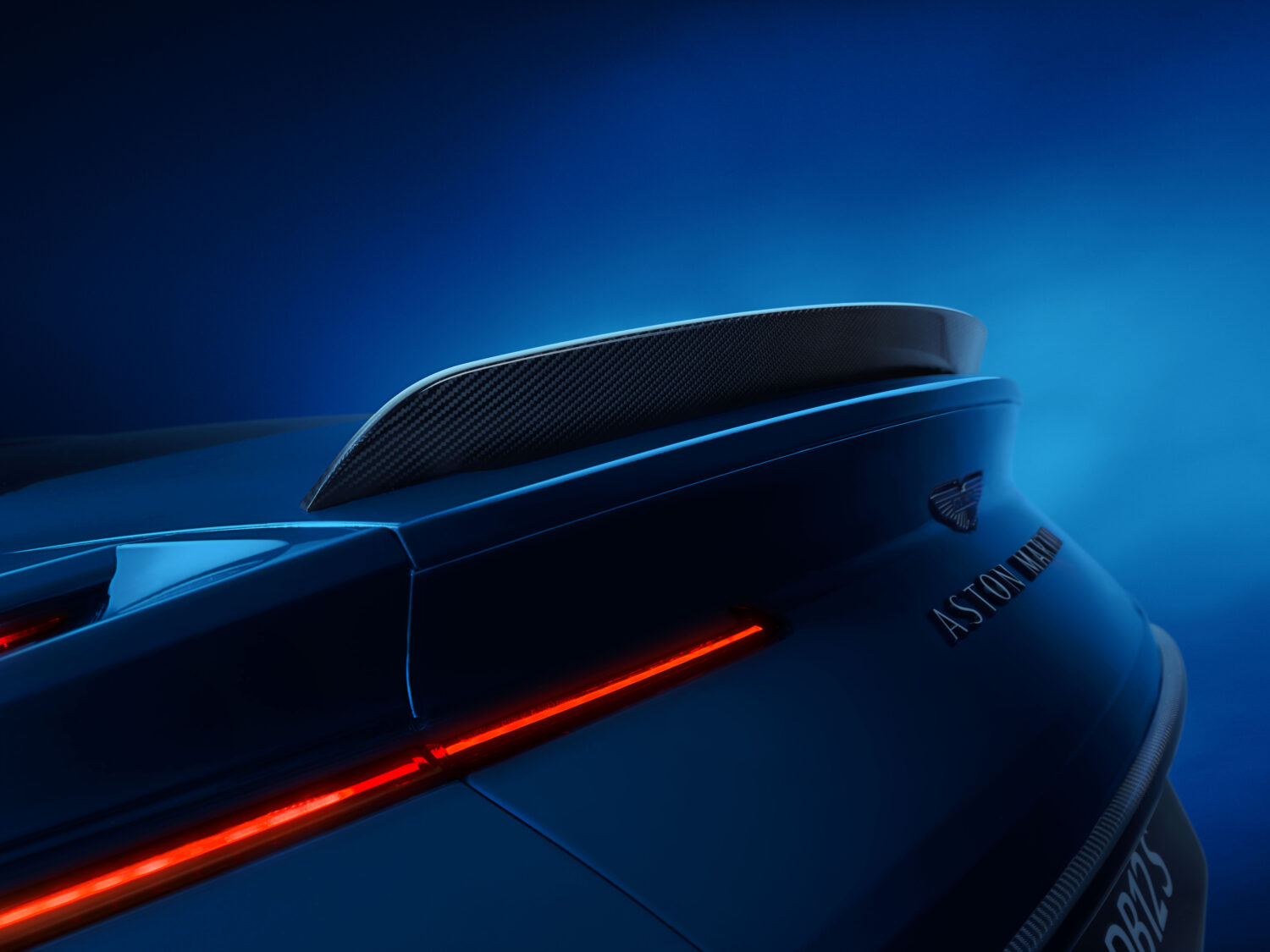 アストン・マーティンDB12 S　伝説的なDBの血統に連なるニューモデル「S」