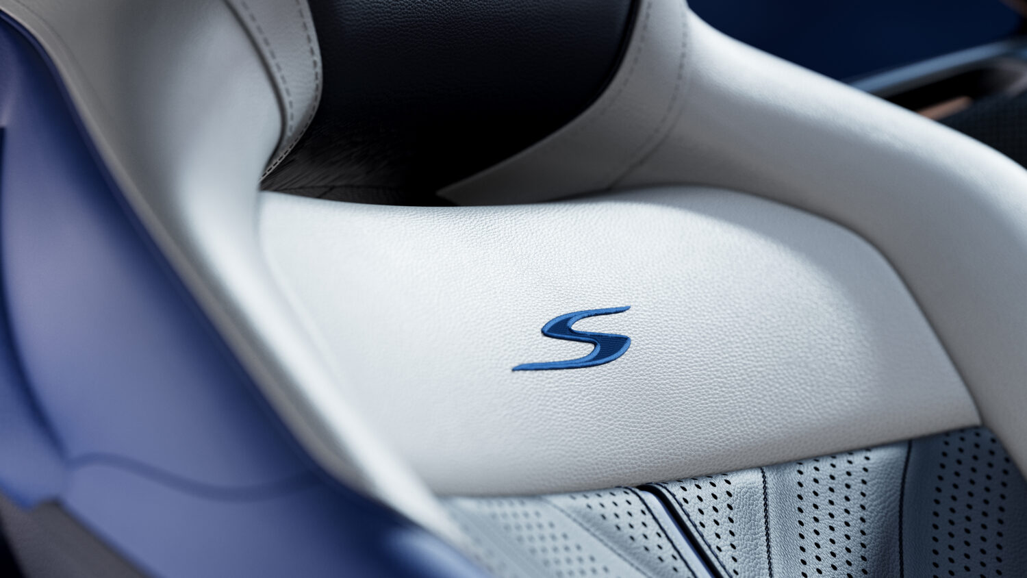 アストン・マーティンDB12 S　伝説的なDBの血統に連なるニューモデル「S」