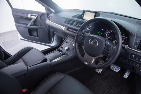 レクサス CT 200h Fスポーツ