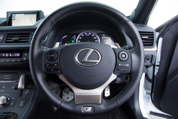 レクサス CT 200h Fスポーツ