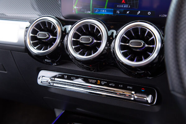 メルセデス・ベンツ GLB 180 MP202202