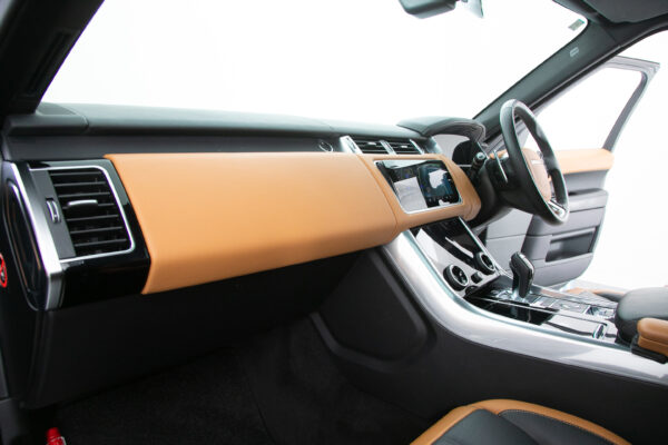 ランドローバー レンジローバースポーツ オートバイオグラフィ ダイナミック (3.0リッター) 4WD