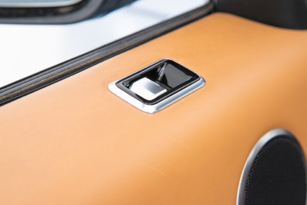 ランドローバー レンジローバースポーツ オートバイオグラフィ ダイナミック (3.0リッター) 4WD