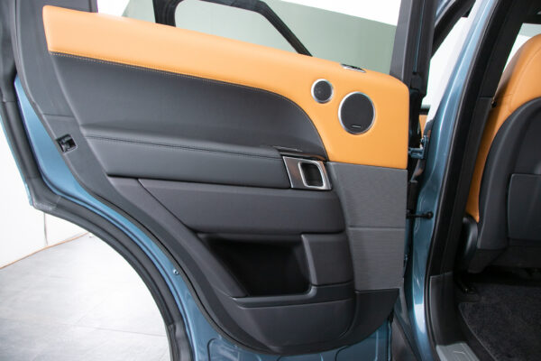 ランドローバー レンジローバースポーツ オートバイオグラフィ ダイナミック (3.0リッター) 4WD