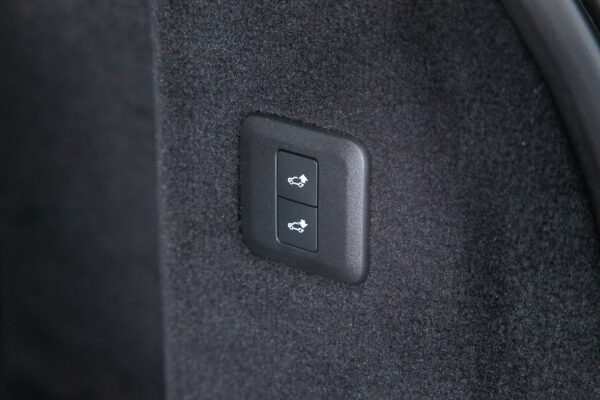 ランドローバー レンジローバースポーツ オートバイオグラフィ ダイナミック (3.0リッター) 4WD