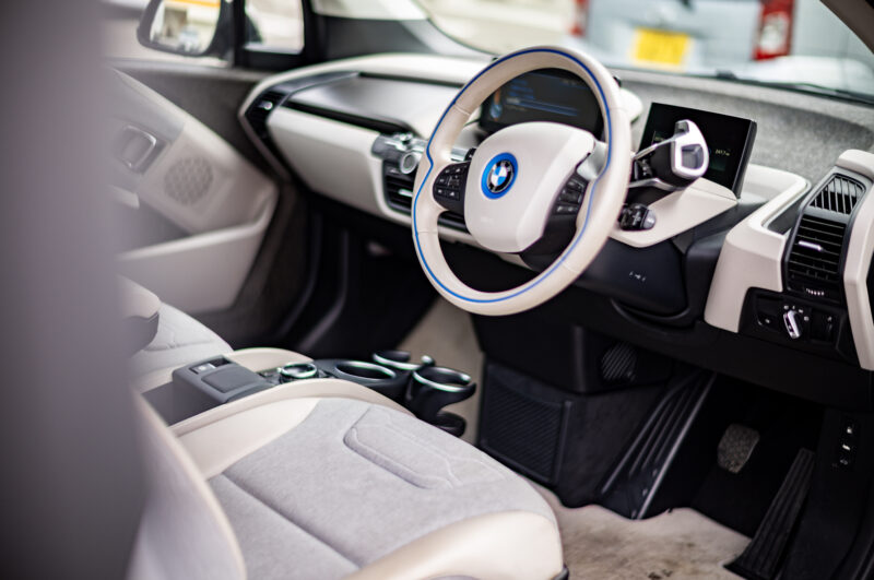 BMW・i3（2014）街乗り用新幹線