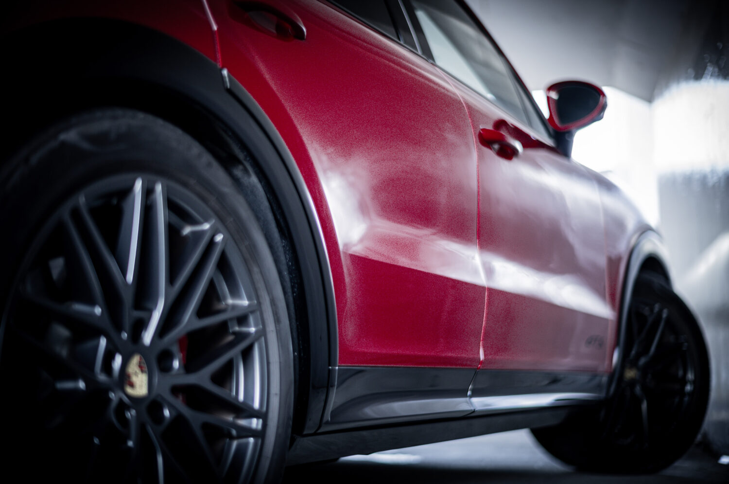 ポルシェ・カイエンGTS(4WD/8AT)真っ赤なポルシェ