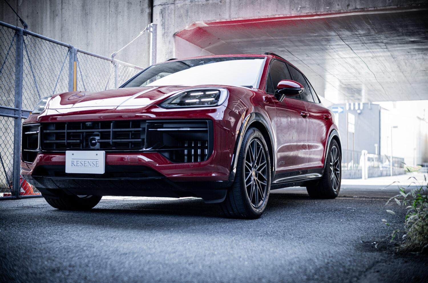 ポルシェ・カイエンGTS(4WD/8AT)真っ赤なポルシェ