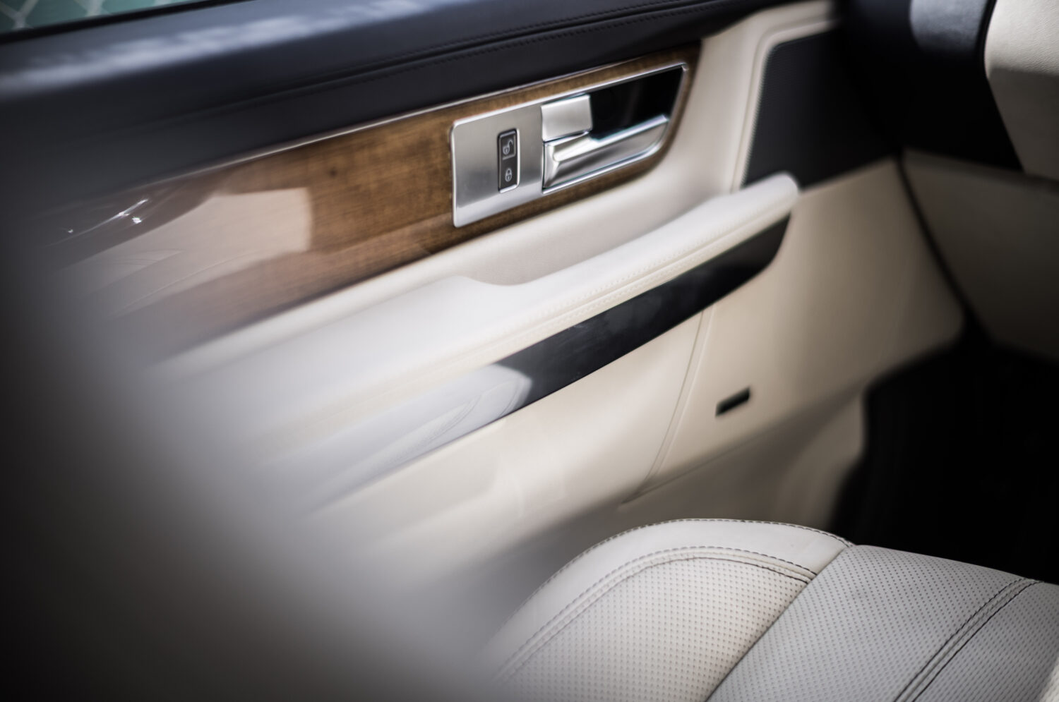 レンジローバースポーツ 5.0 V8 スーパーチャージド(4WD/6AT)英国の粋を味わう