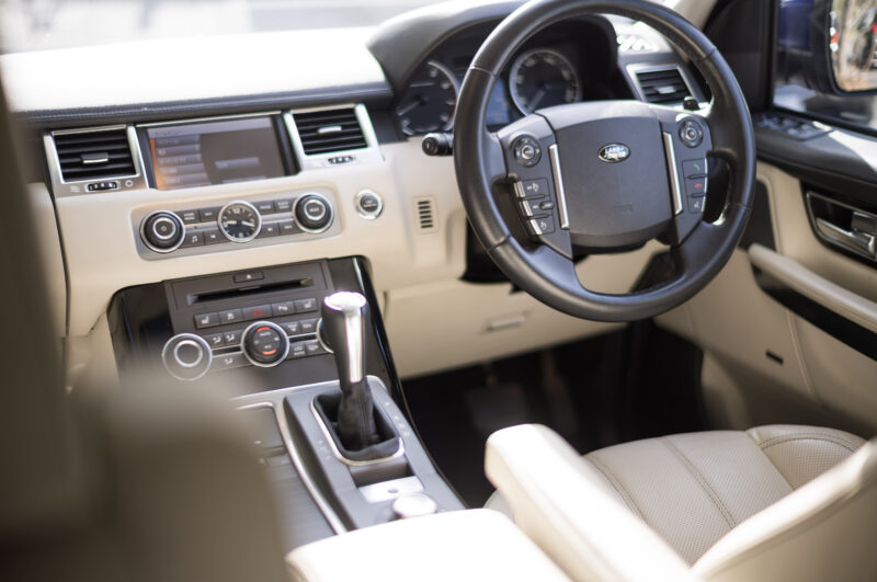 レンジローバースポーツ 5.0 V8 スーパーチャージド（2010）英国の粋を味わう