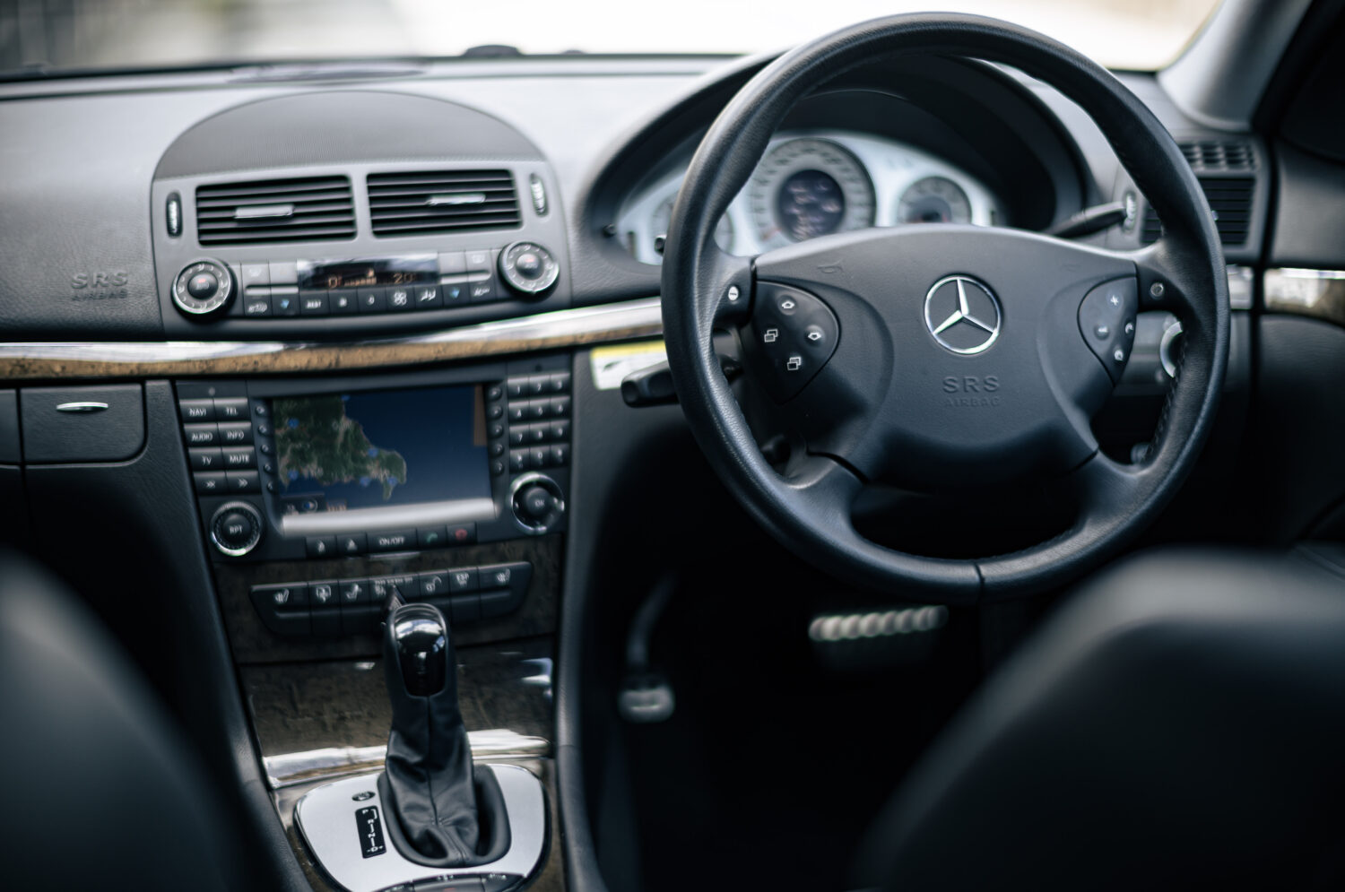 メルセデス・ベンツ・E55 AMG（FR/5AT）二つの顔を持つAMG