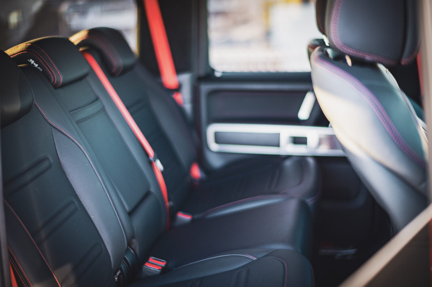 メルセデス・ベンツ・G350d（4WD/8AT）トレンドの外側で
