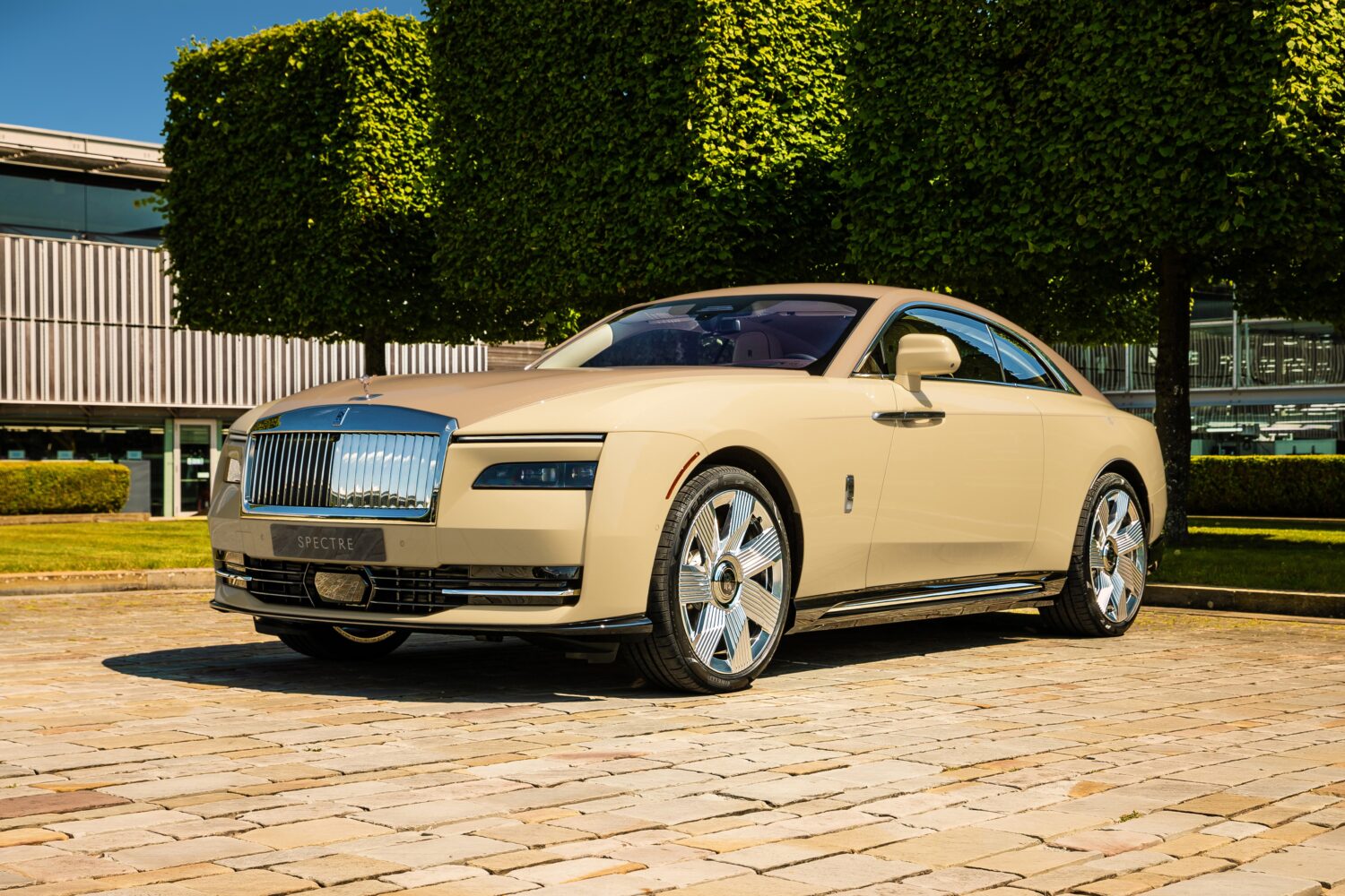 P90620267_highRes_rolls-royce-