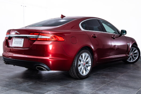 XF 2.0 プレミアム ラグジュアリー