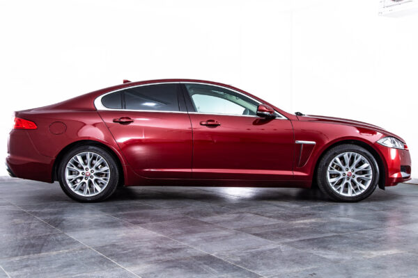 XF 2.0 プレミアム ラグジュアリー