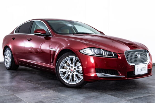 XF 2.0 プレミアム ラグジュアリー