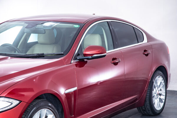 XF 2.0 プレミアム ラグジュアリー