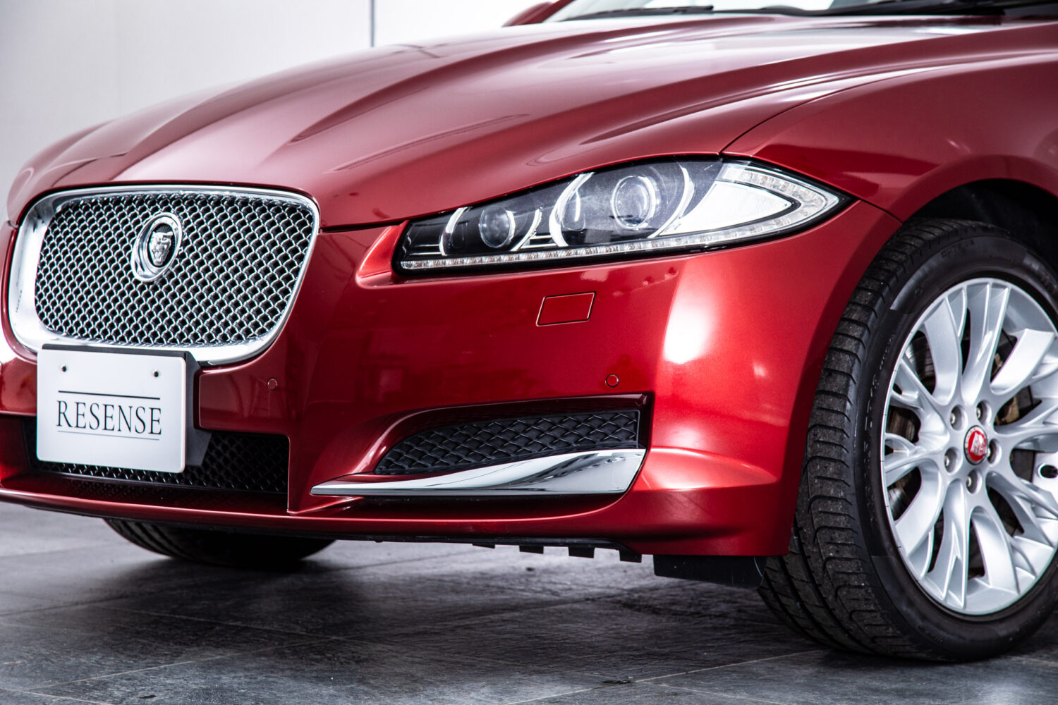 XF 2.0 プレミアム ラグジュアリー