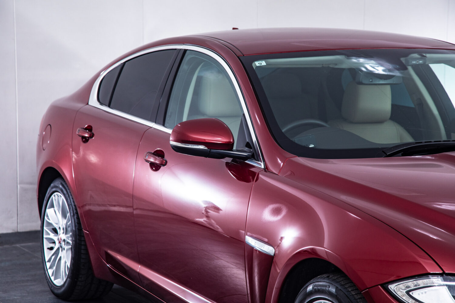 XF 2.0 プレミアム ラグジュアリー