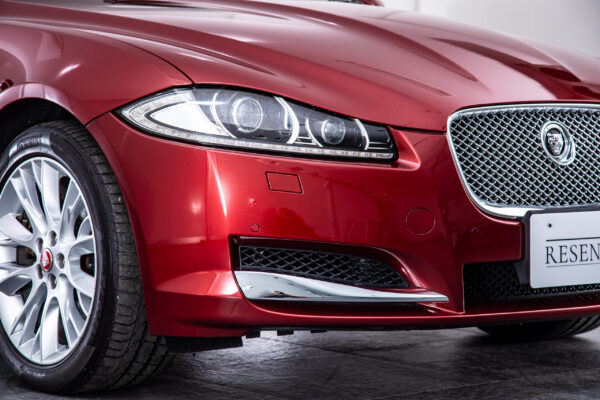 XF 2.0 プレミアム ラグジュアリー