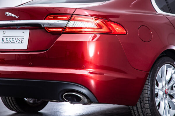 XF 2.0 プレミアム ラグジュアリー