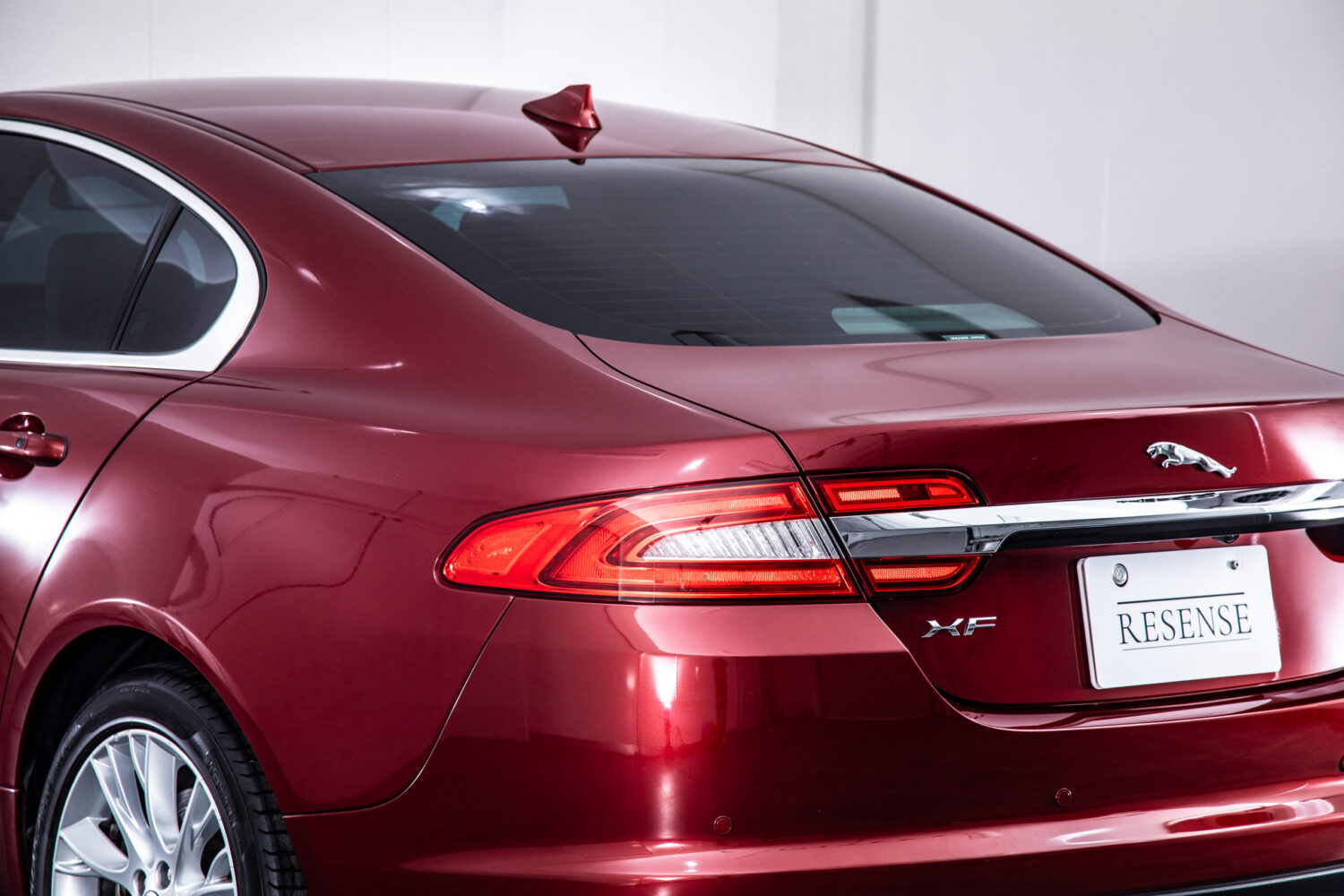 XF 2.0 プレミアム ラグジュアリー