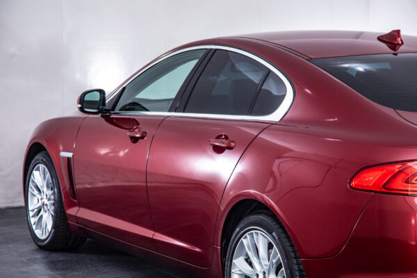 XF 2.0 プレミアム ラグジュアリー