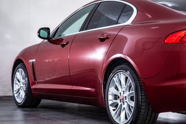 XF 2.0 プレミアム ラグジュアリー