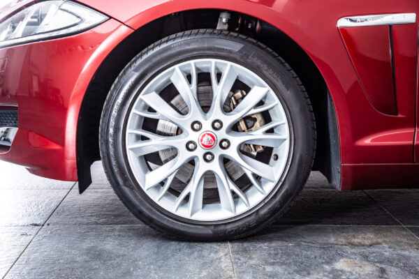 XF 2.0 プレミアム ラグジュアリー