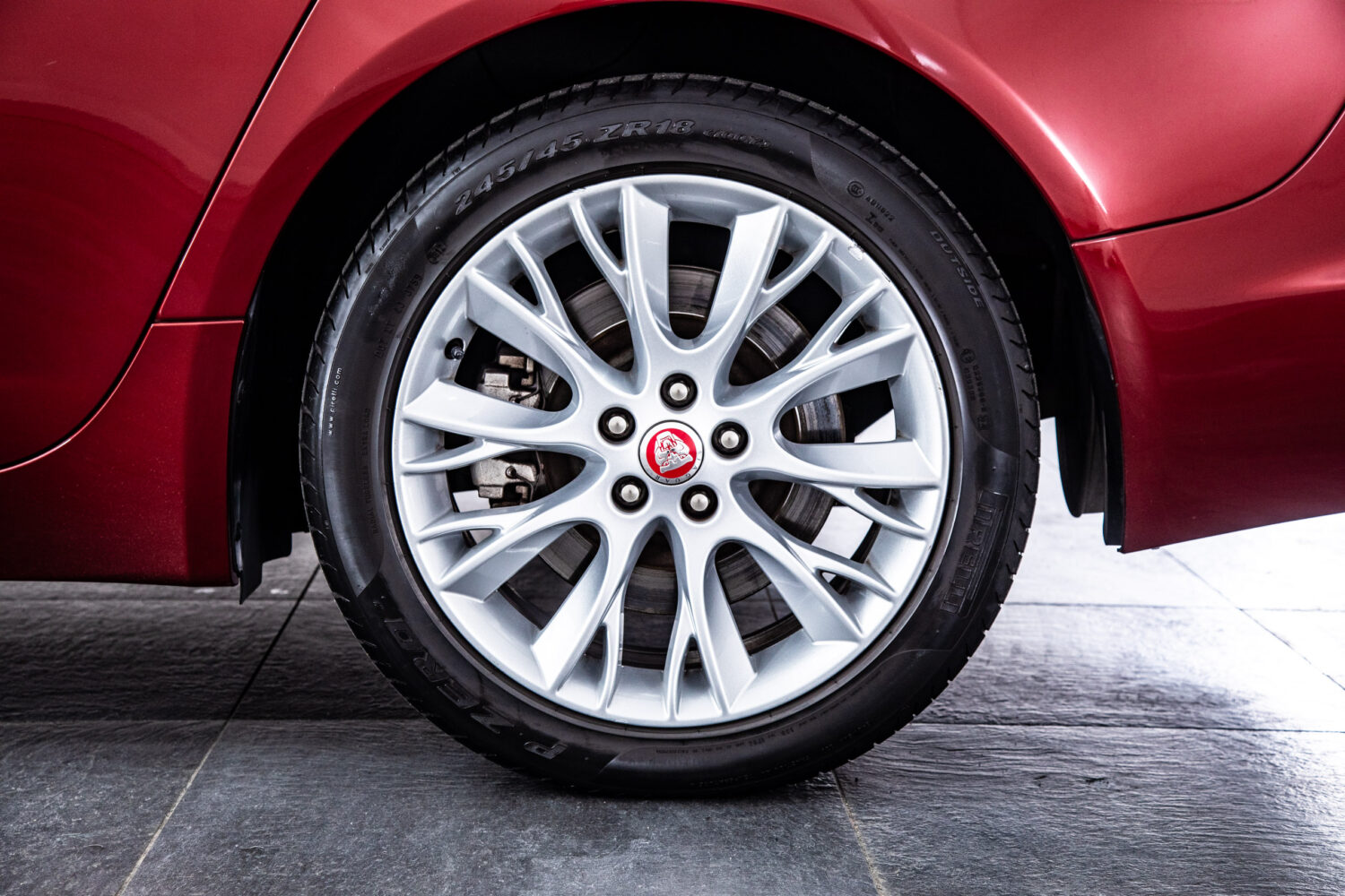 XF 2.0 プレミアム ラグジュアリー