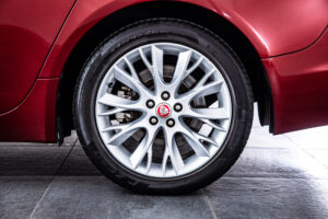 XF 2.0 プレミアム ラグジュアリー