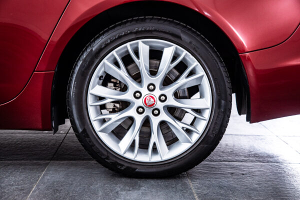 XF 2.0 プレミアム ラグジュアリー