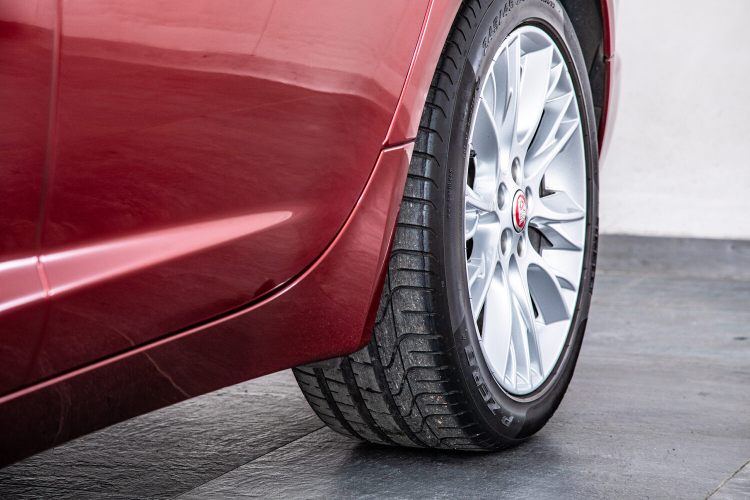 XF 2.0 プレミアム ラグジュアリー