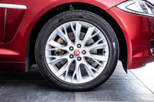 XF 2.0 プレミアム ラグジュアリー