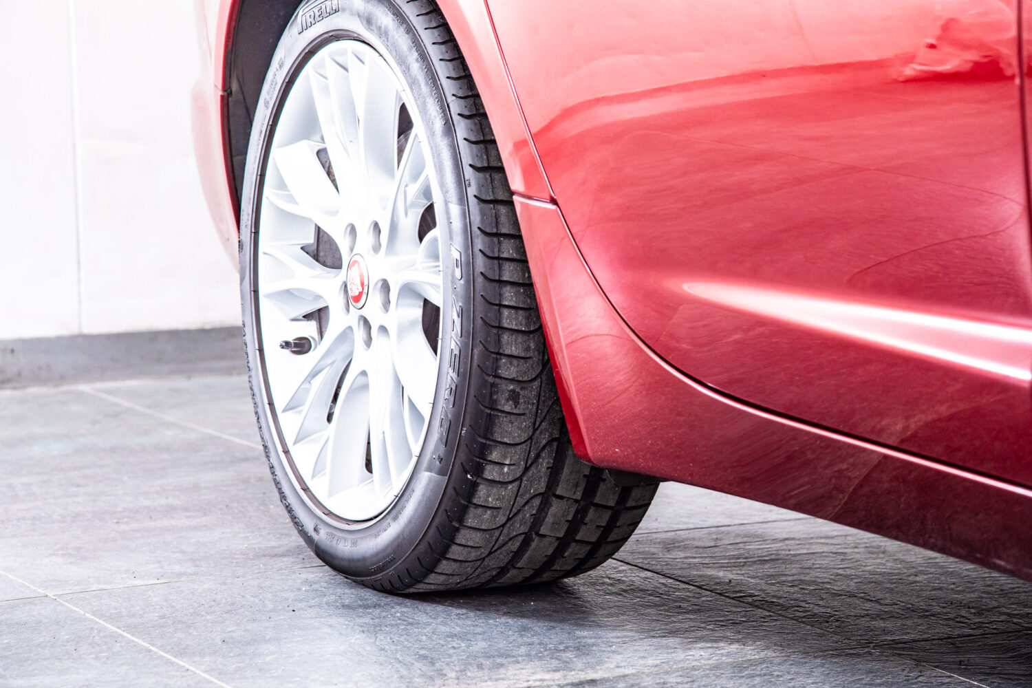 XF 2.0 プレミアム ラグジュアリー