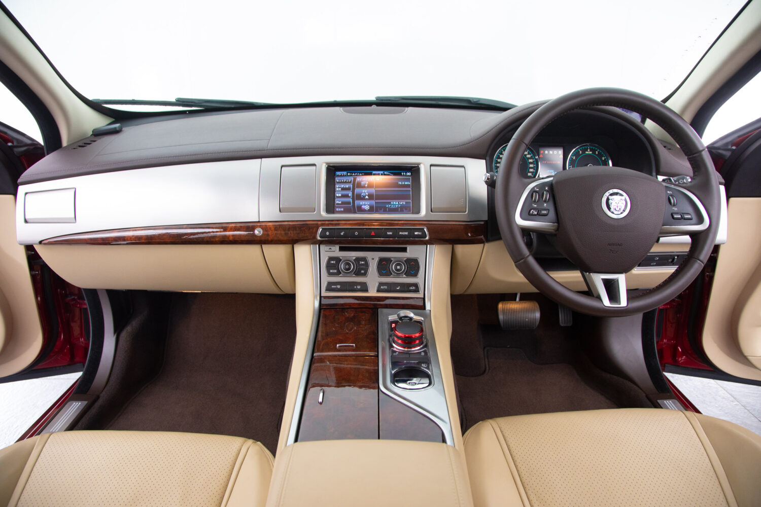 XF 2.0 プレミアム ラグジュアリー