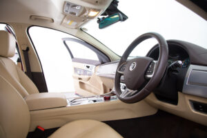 XF 2.0 プレミアム ラグジュアリー