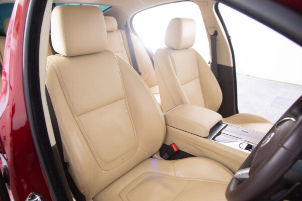 XF 2.0 プレミアム ラグジュアリー