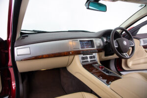 XF 2.0 プレミアム ラグジュアリー