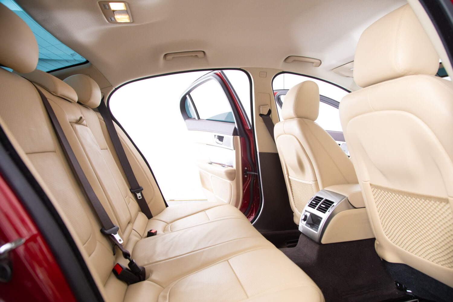 XF 2.0 プレミアム ラグジュアリー