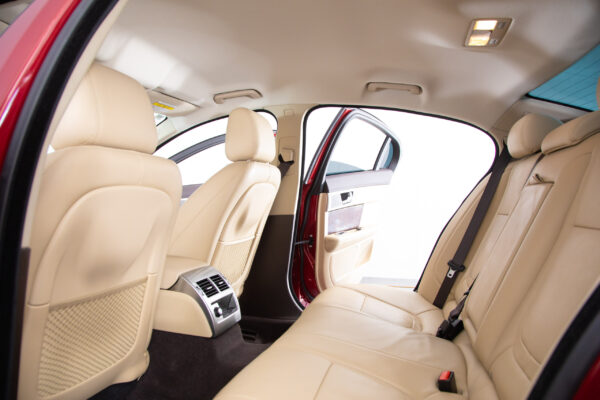 XF 2.0 プレミアム ラグジュアリー