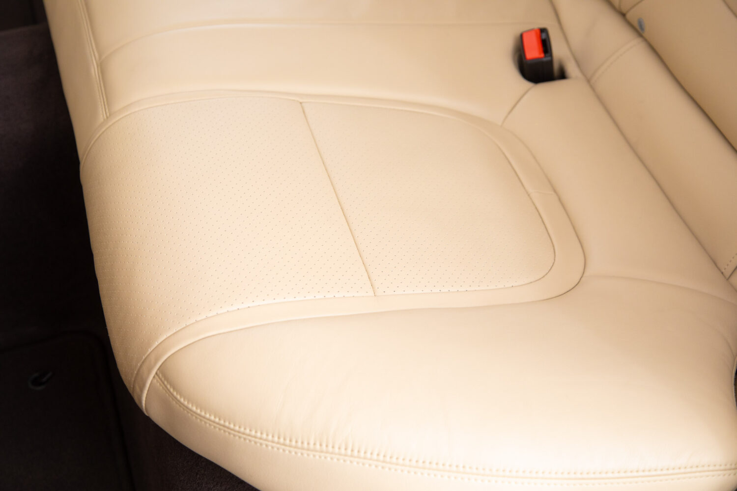 XF 2.0 プレミアム ラグジュアリー