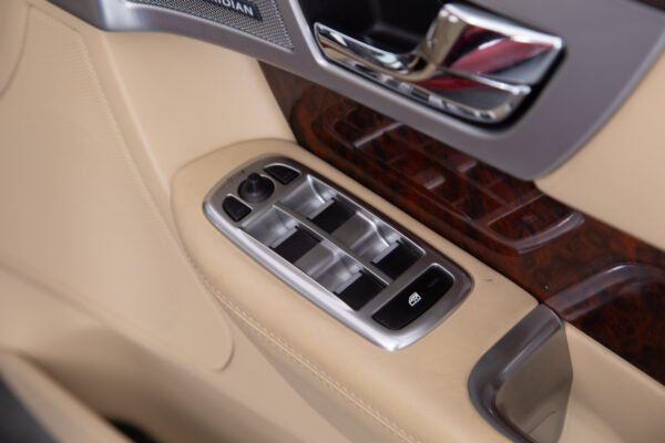 XF 2.0 プレミアム ラグジュアリー