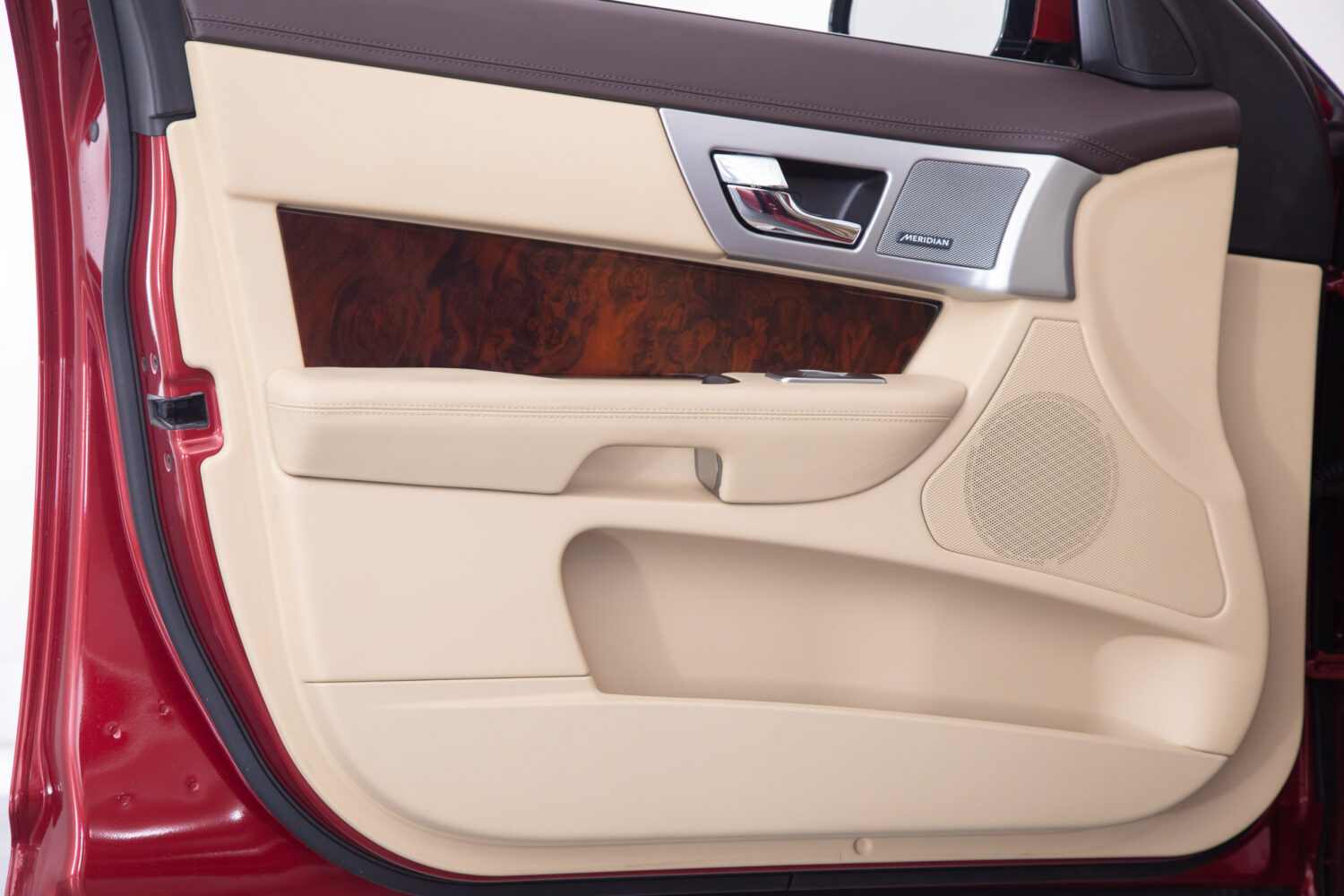 XF 2.0 プレミアム ラグジュアリー