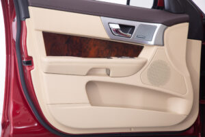 XF 2.0 プレミアム ラグジュアリー